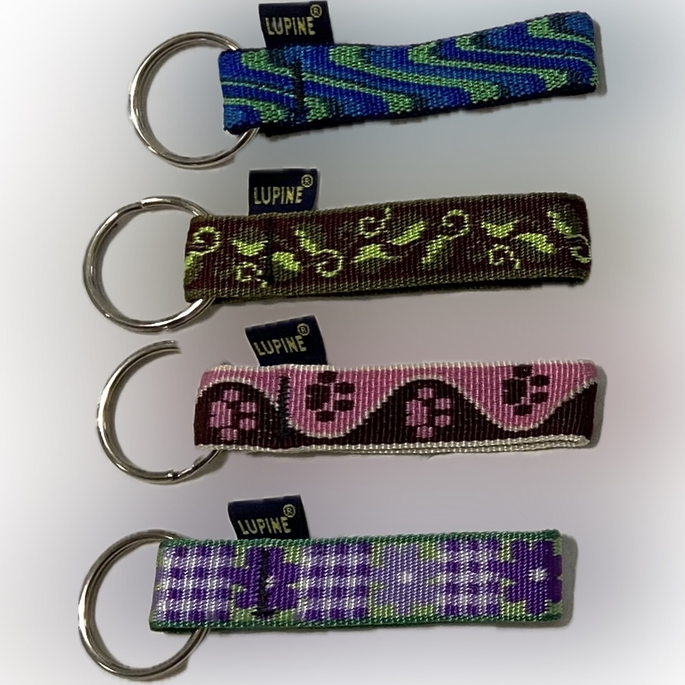 (sof4) LUPINE KEYCHAIN/COLLAR BUDDY 3/4”